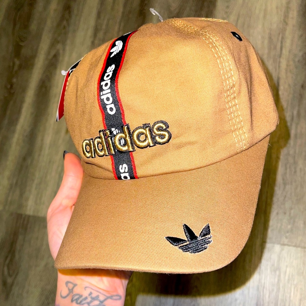 Adidas’s Beige Baseball Cap